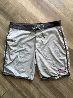 Men’s Vinyard Vines Performance Board Shorts Gray Camo Black Sz 34 Swim Trunks